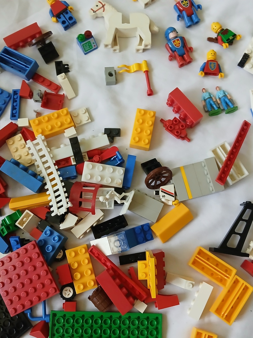 Vintage Legos, Figures, Blocks, Accesories.  Imcomplete